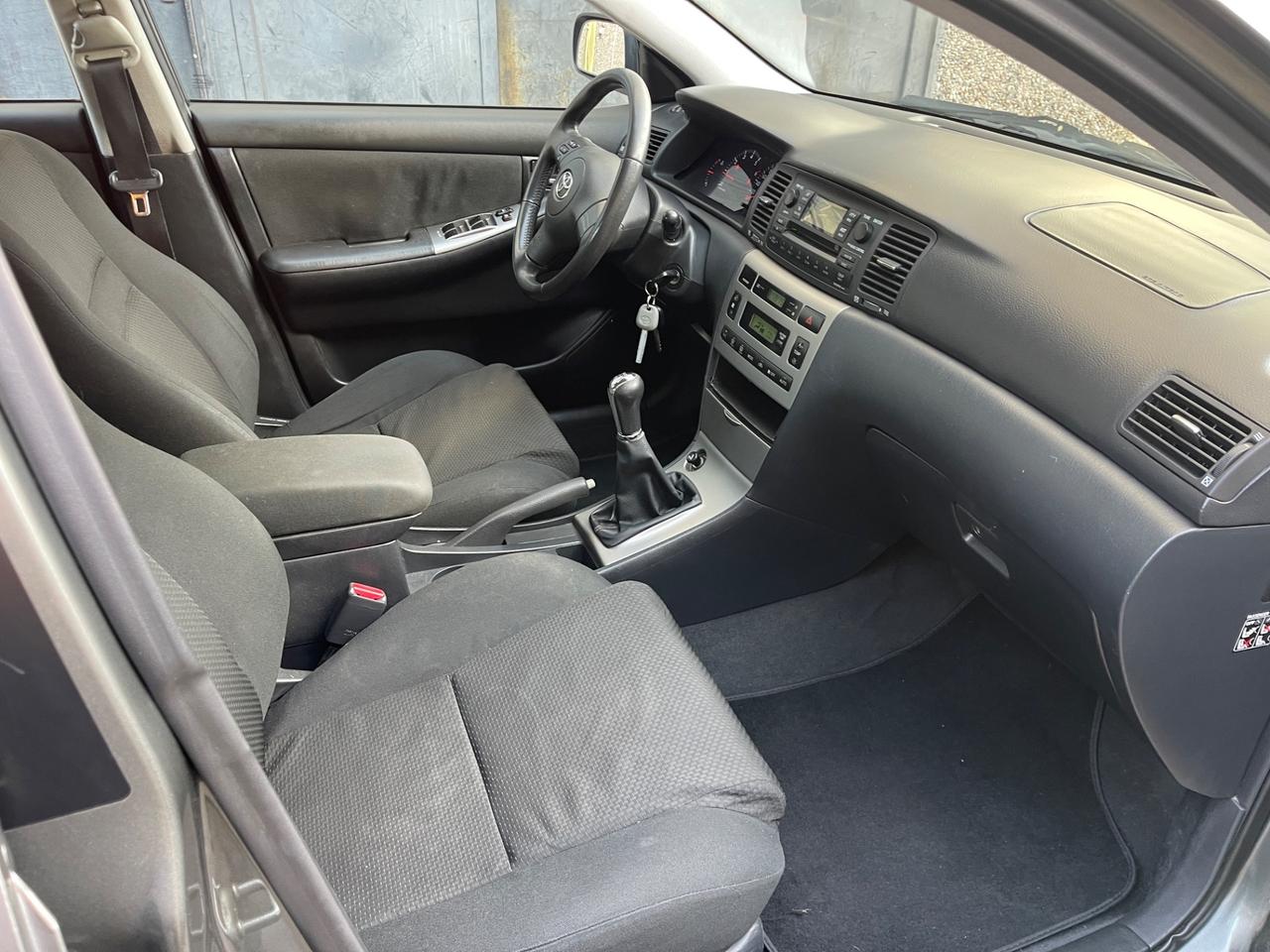 Toyota Corolla 1.4 D-4D M-MT 5p uni prop