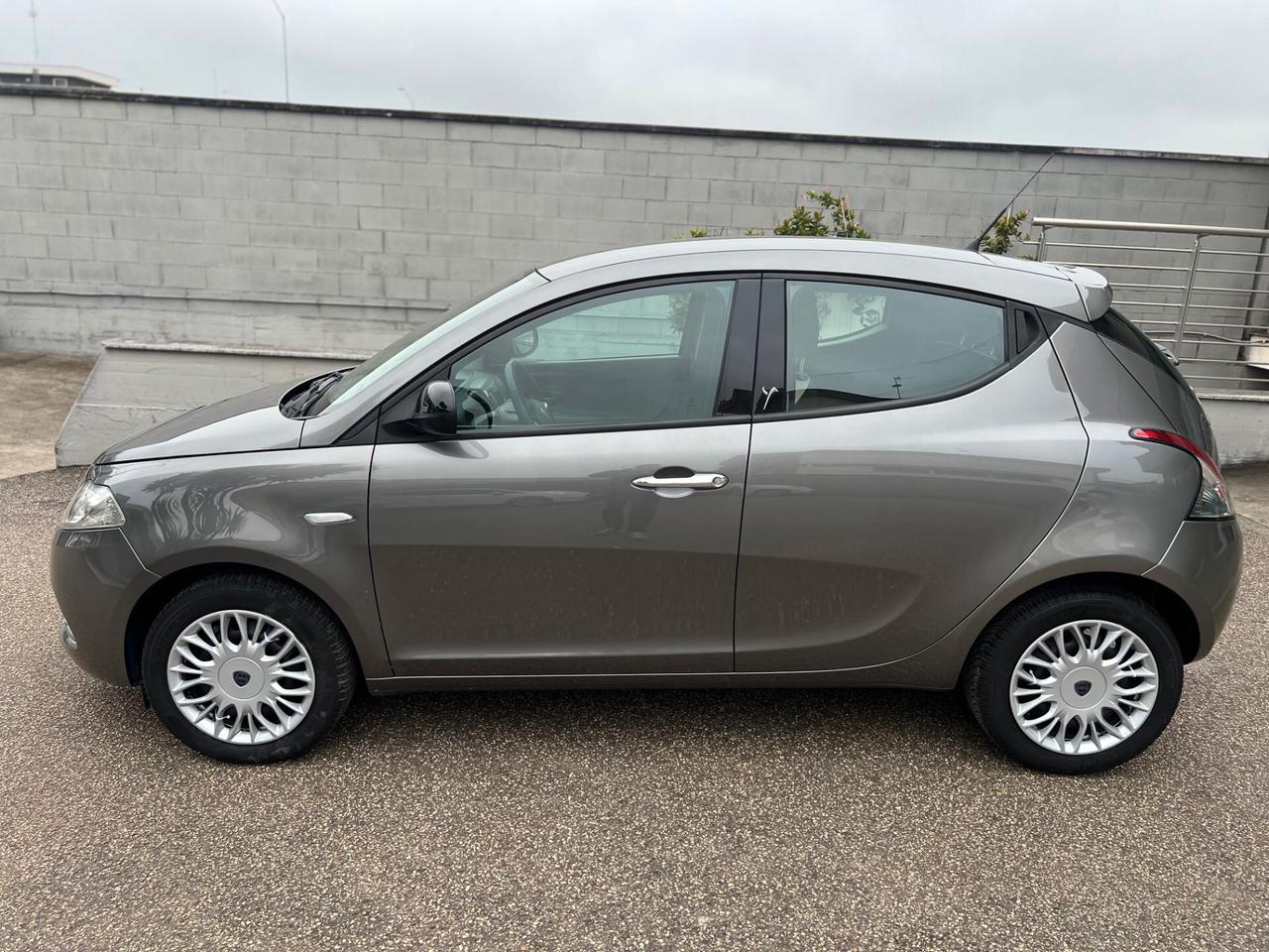 Lancia Ypsilon 1.2 Gold 69cv OK NEOPATENT. PDC/CLIMA/TEL. PERFET.