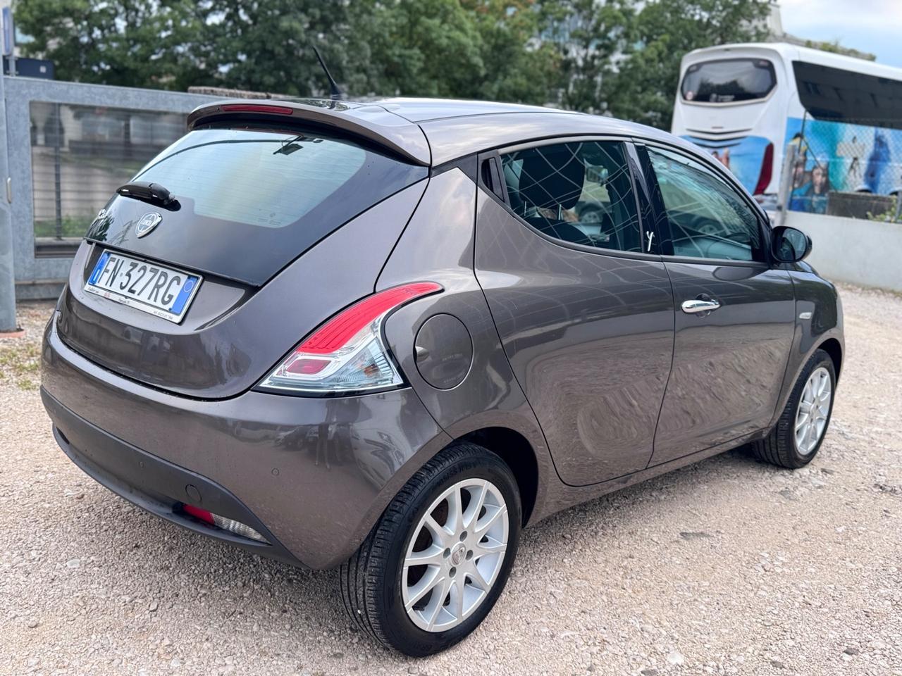 Lancia Ypsilon 1.2 Benzina 69cv Platinum - 2012