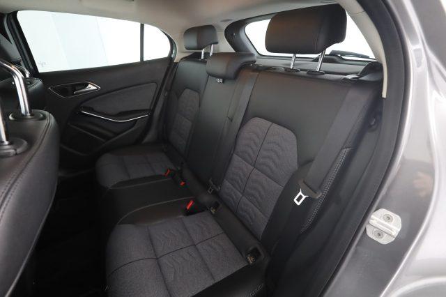 MERCEDES-BENZ CLA sse GLA GLA 200 d Automatic Business