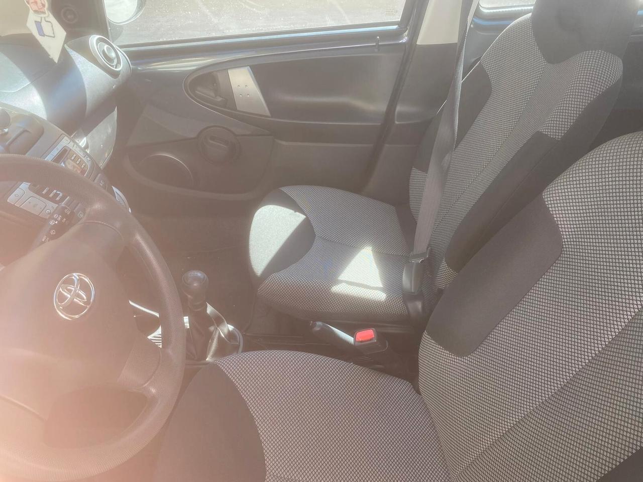 Toyota Aygo 1.0 12V VVT-i 5 porte Lounge Connect