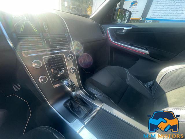 VOLVO XC60 D4 AWD doppio treno di gomme