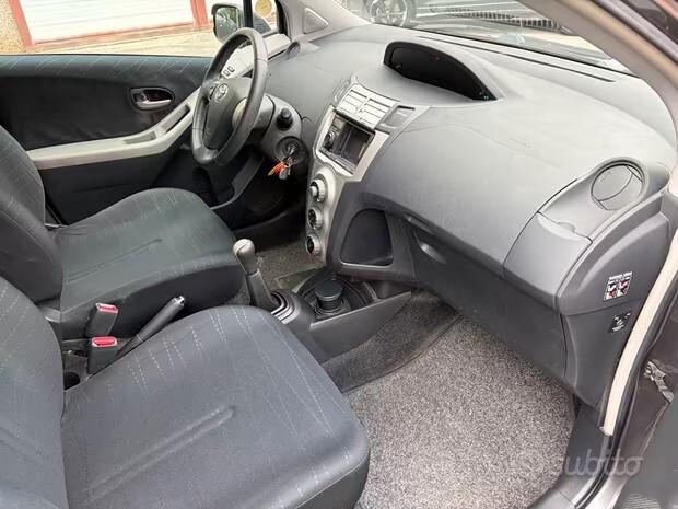 TOYOTA YARIS 1.4 D 5 PORTE NAVI "PERFETTA"