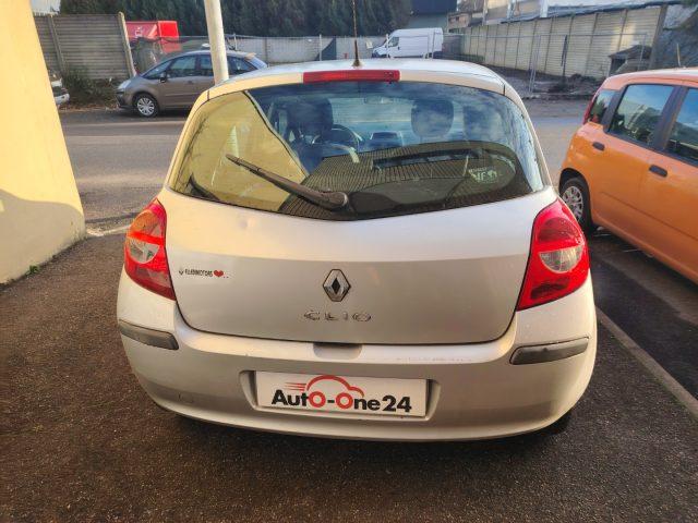 RENAULT Clio 1.2 16V 5 porte Le Iene NEOPATENTATI