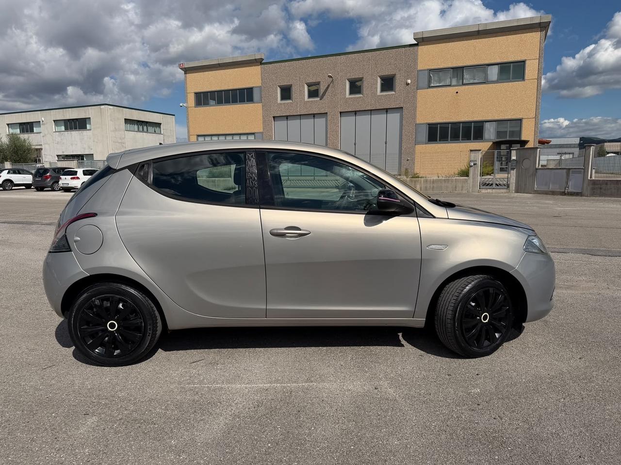 Lancia Ypsilon 100000 KM GARANZIA 12 MESI