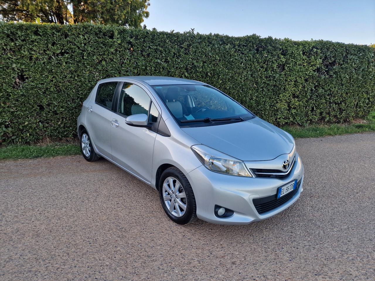 Toyota Yaris 1.3 5p Lounge CVT
