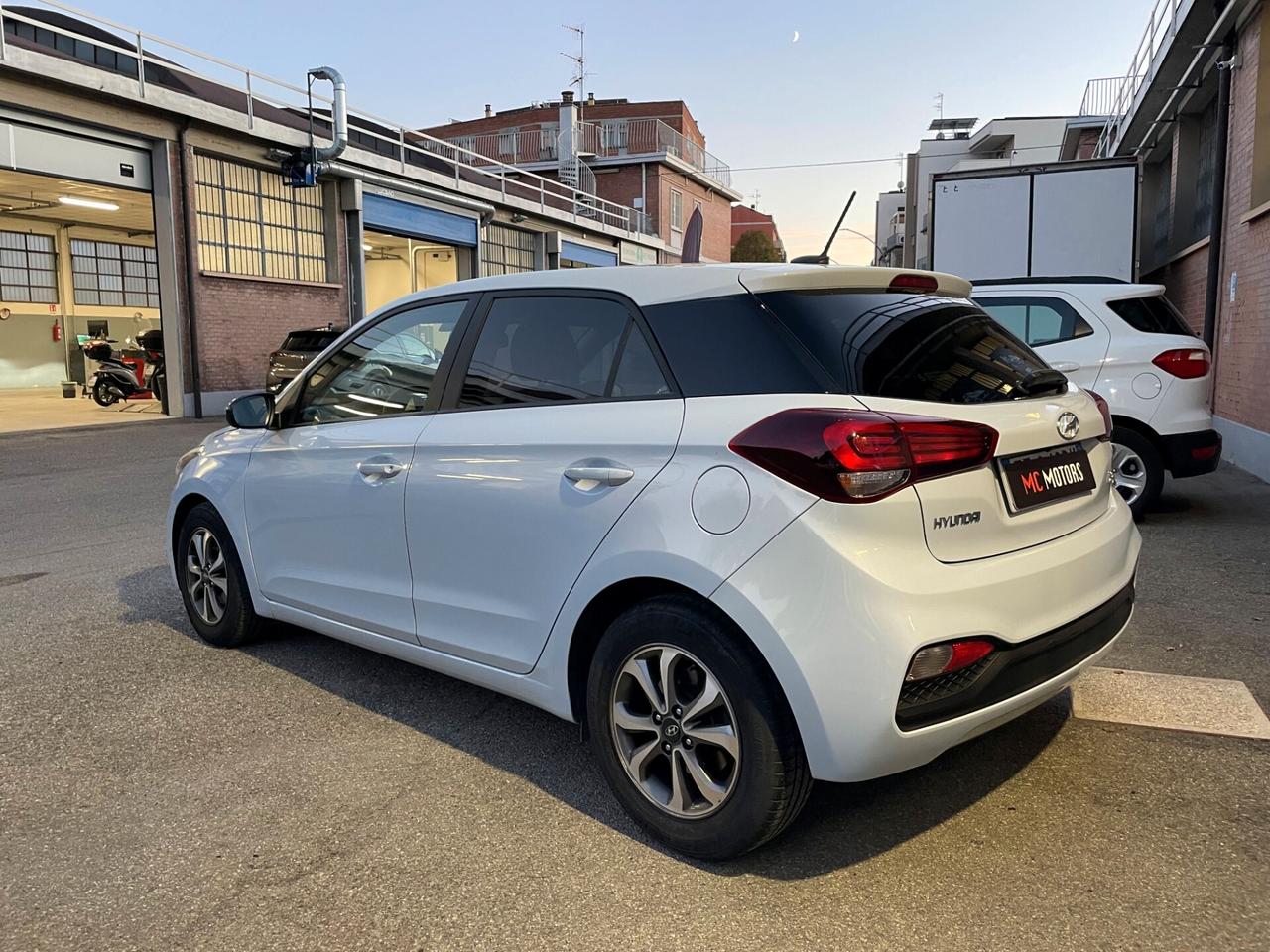 Hyundai i20 TUTTA TAGLIANDATA HYUNDAI- PREZZO FINALE COMPRESO DI PASSAGGIO