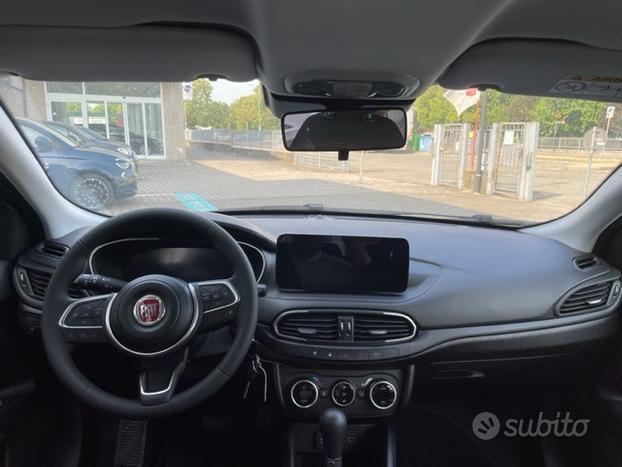 FIAT Tipo Hatchback My22 1.5 Hybrid130cv Dc N67265