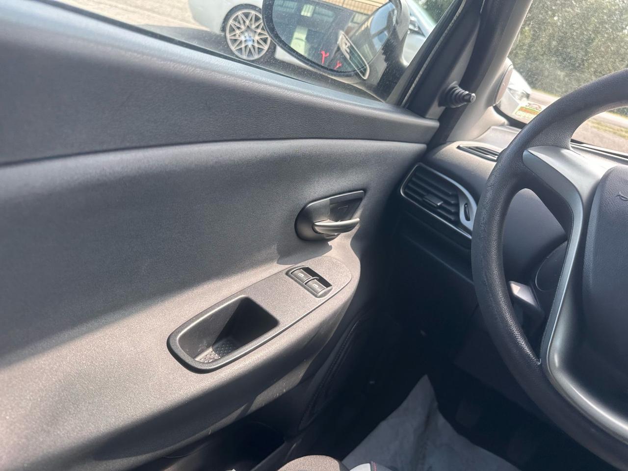 Lancia Ypsilon 1.3 MJT 16V 95 CV 5 porte S&S Elefantino
