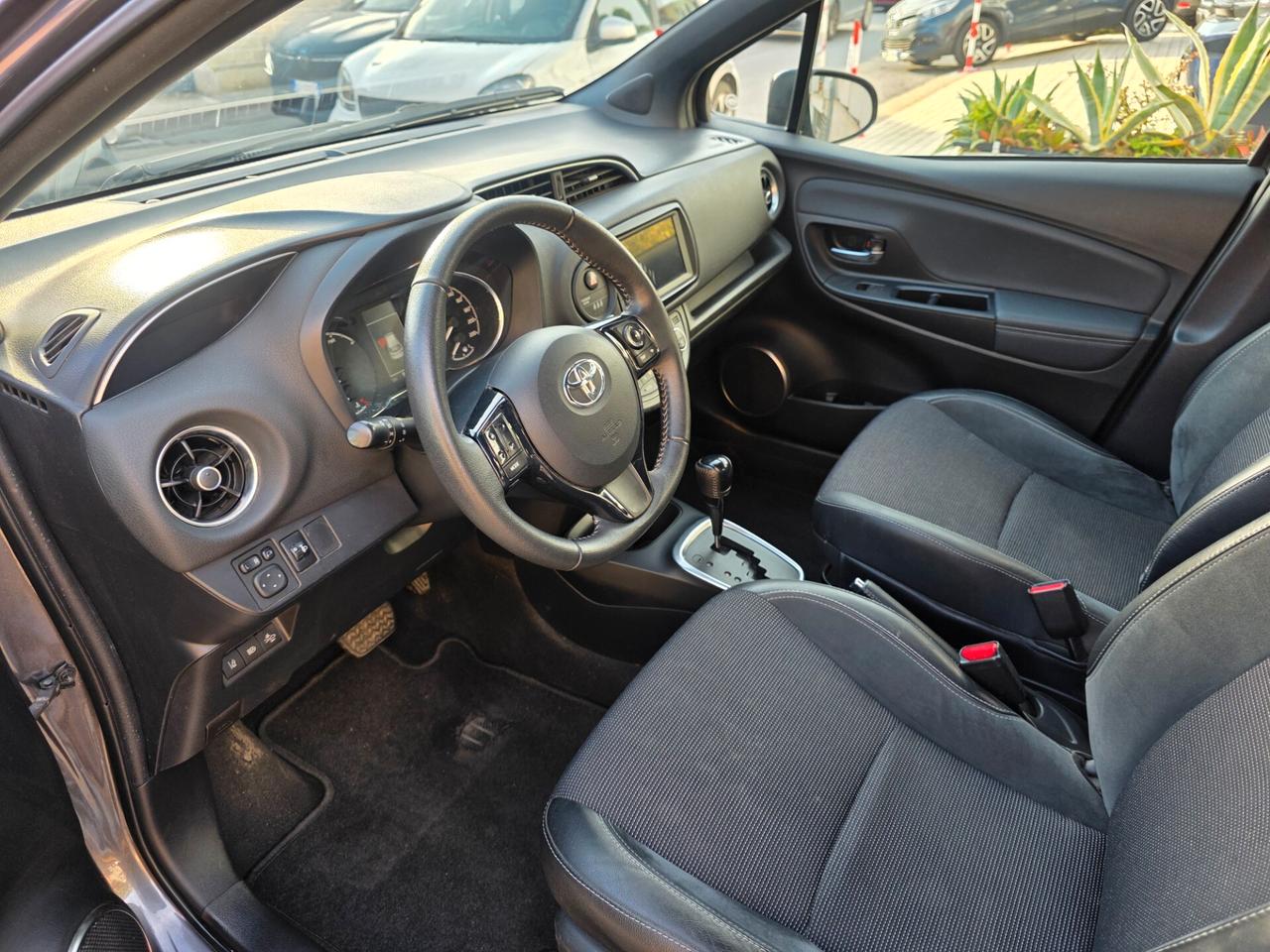 Toyota Yaris 1.5 Hybrid 5 porte Lounge Blue