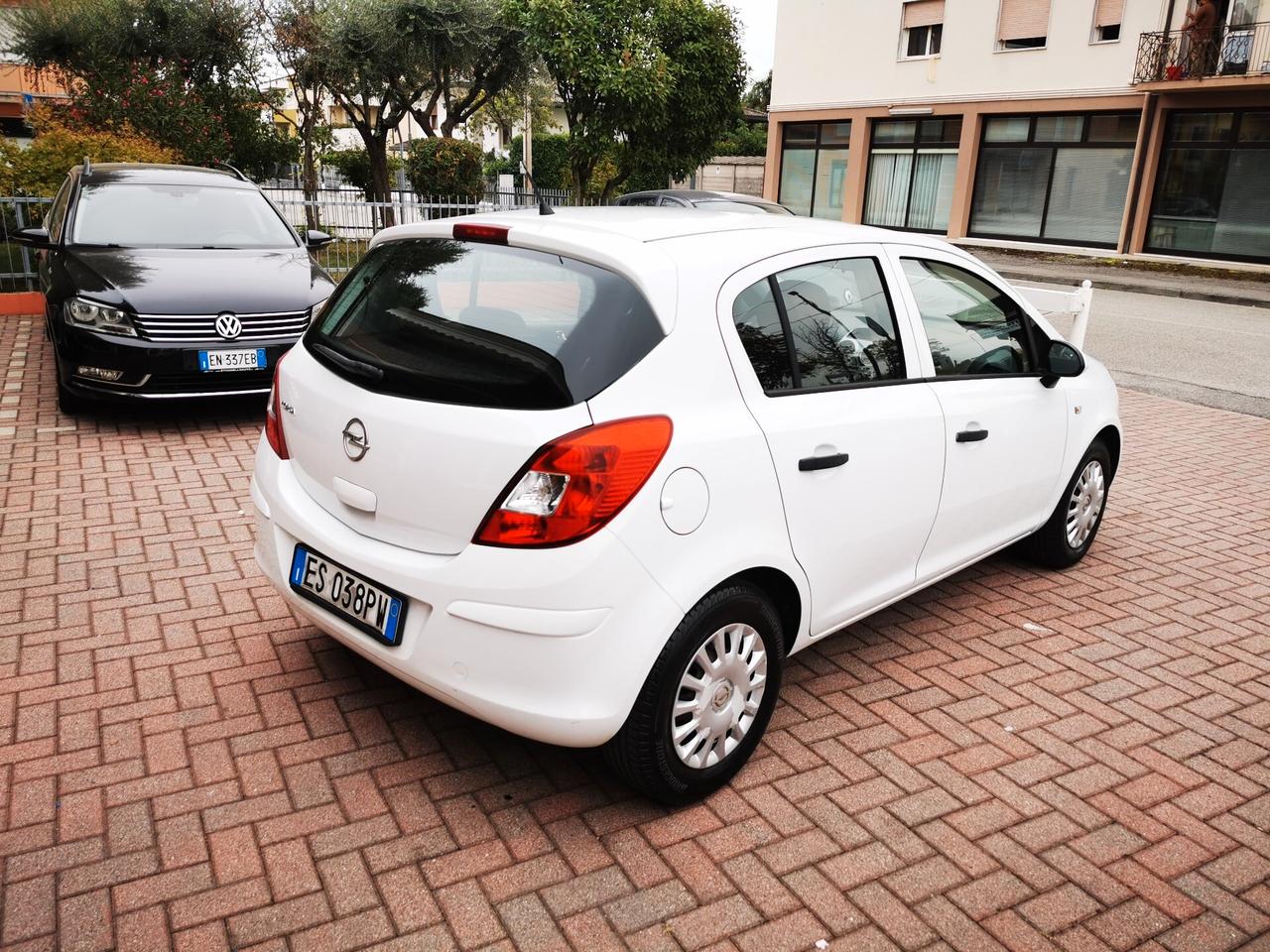 Opel Corsa 1.0 SOLO 70.600 KM OK NEO PATENTATI