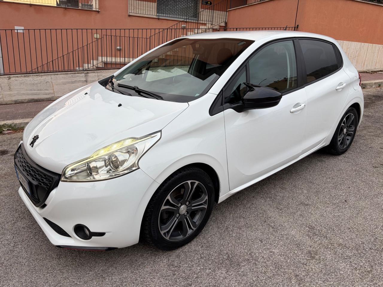 Peugeot 208 1.4 HDi 68 CV strafull