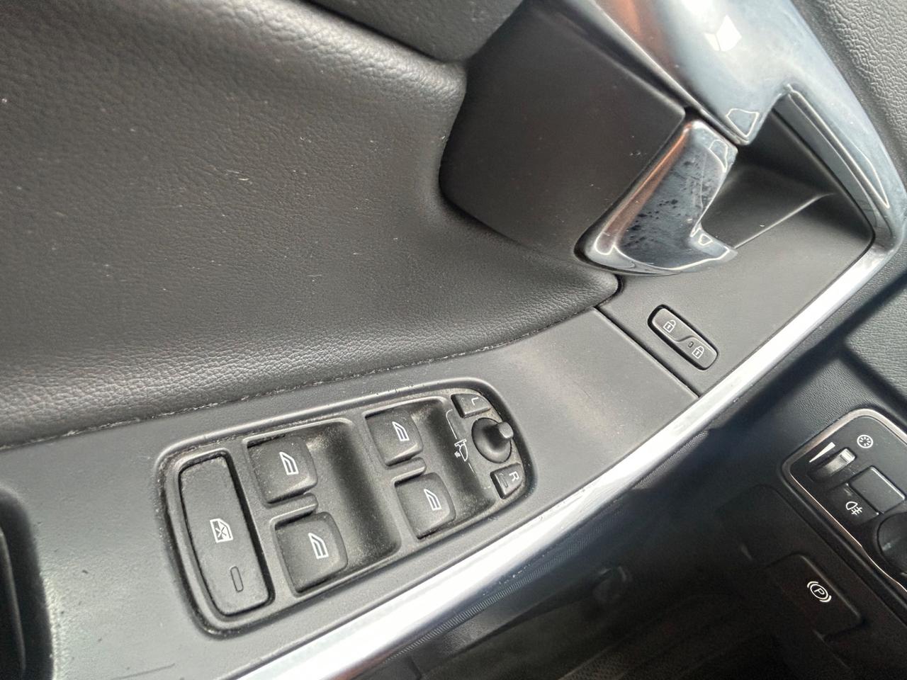 Volvo V60 D2 Geartronic Summum