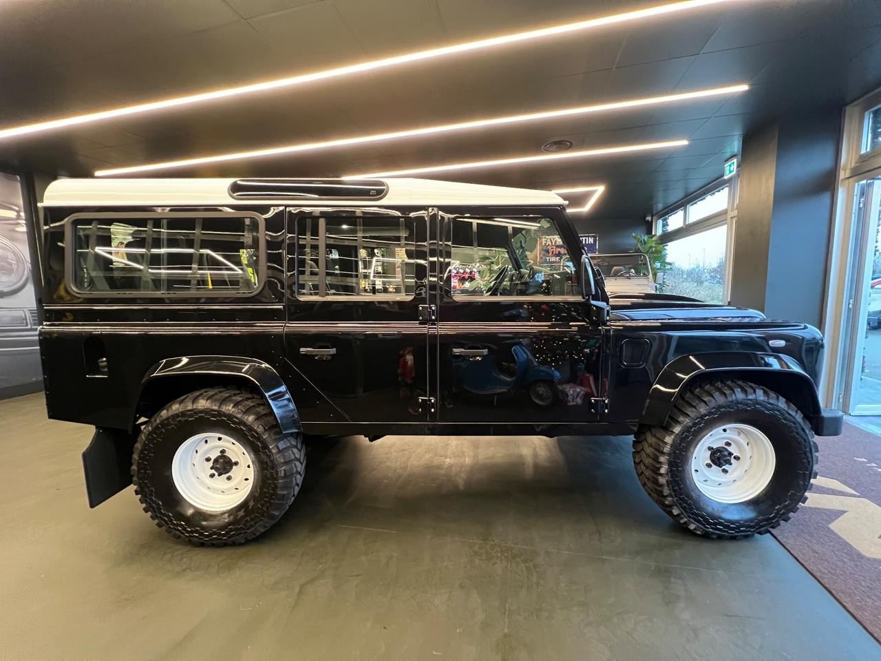 Land Rover Defender 110 2.4 TD4 Station Wagon SE