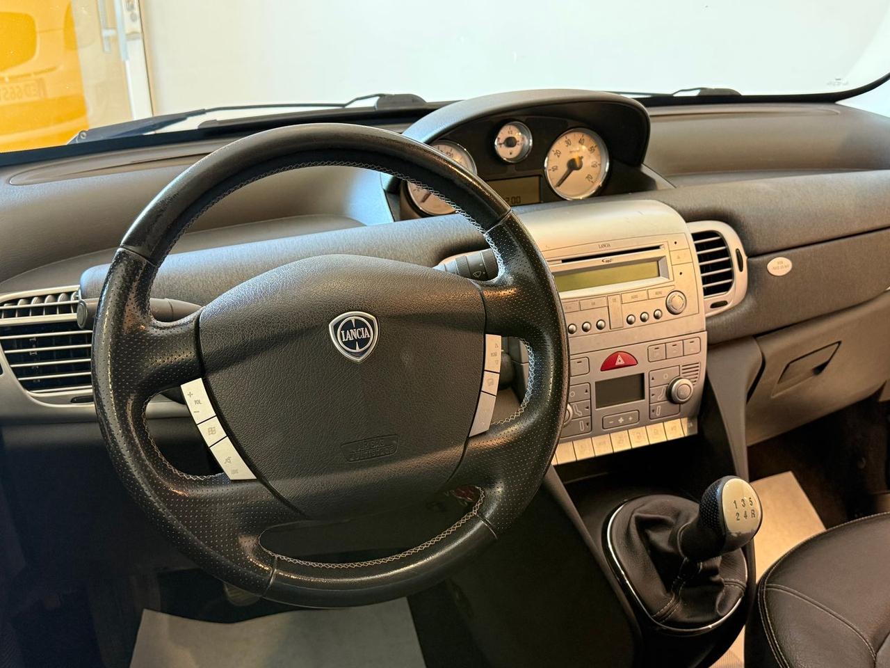 Lancia Ypsilon 1.3 Multijet MOMO DESIGN #6542