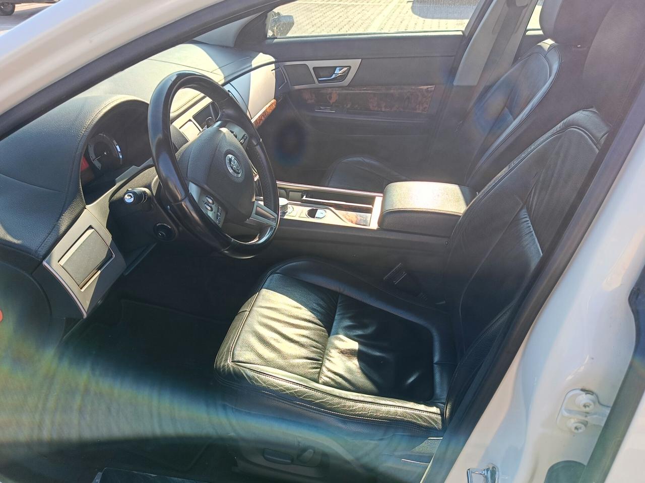 Jaguar XF 2.7D V6 Premium Luxury