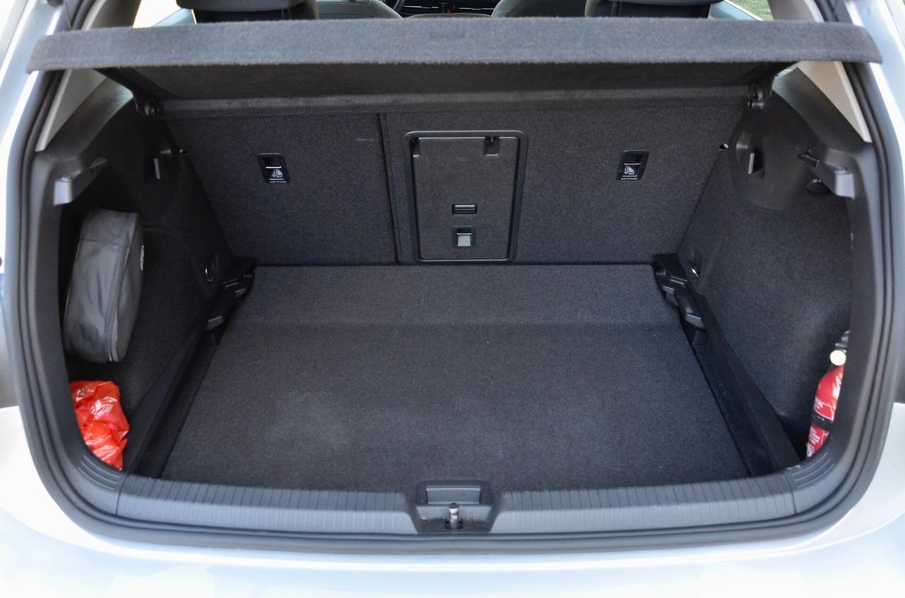 VOLKSWAGEN GOLF 1.5 TSI EVO STYLE 130cv 5p, UNICOPROPRIETARIO, UFF ITALIANA, SERVICE VW, BOLLO 1/27, IQ LED, RETROCAMERA, PERMUTE