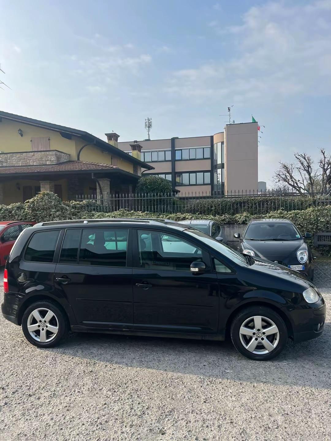 Volkswagen Touran 2.0 TDI DPF Highline