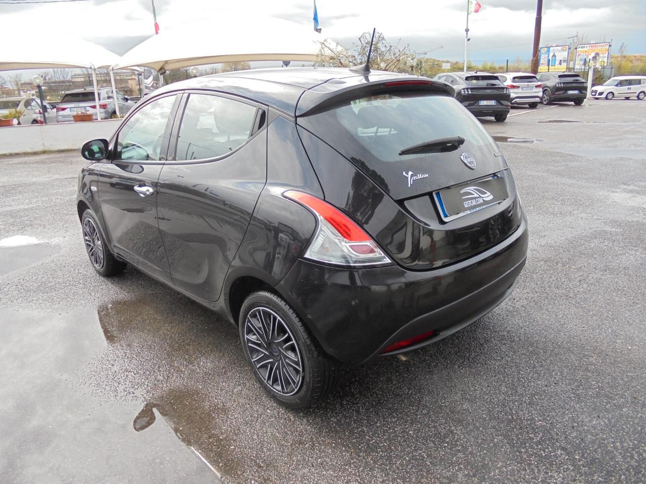 Lancia Ypsilon 1.0 FireFly 5 porte S&S Hybrid Silver