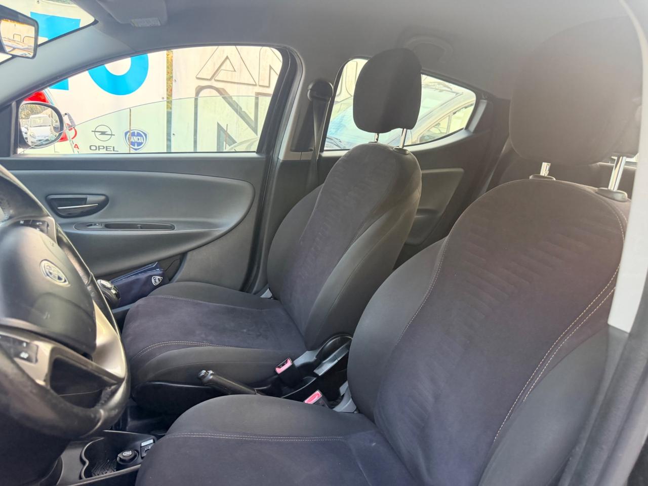 Lancia Ypsilon 0.9 TwinAir 85 CV 5 porte Metano Ecochic Gold