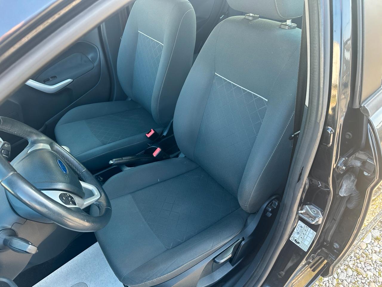 Ford Fiesta 1.4 TDCi 70CV 5 porte Titanium