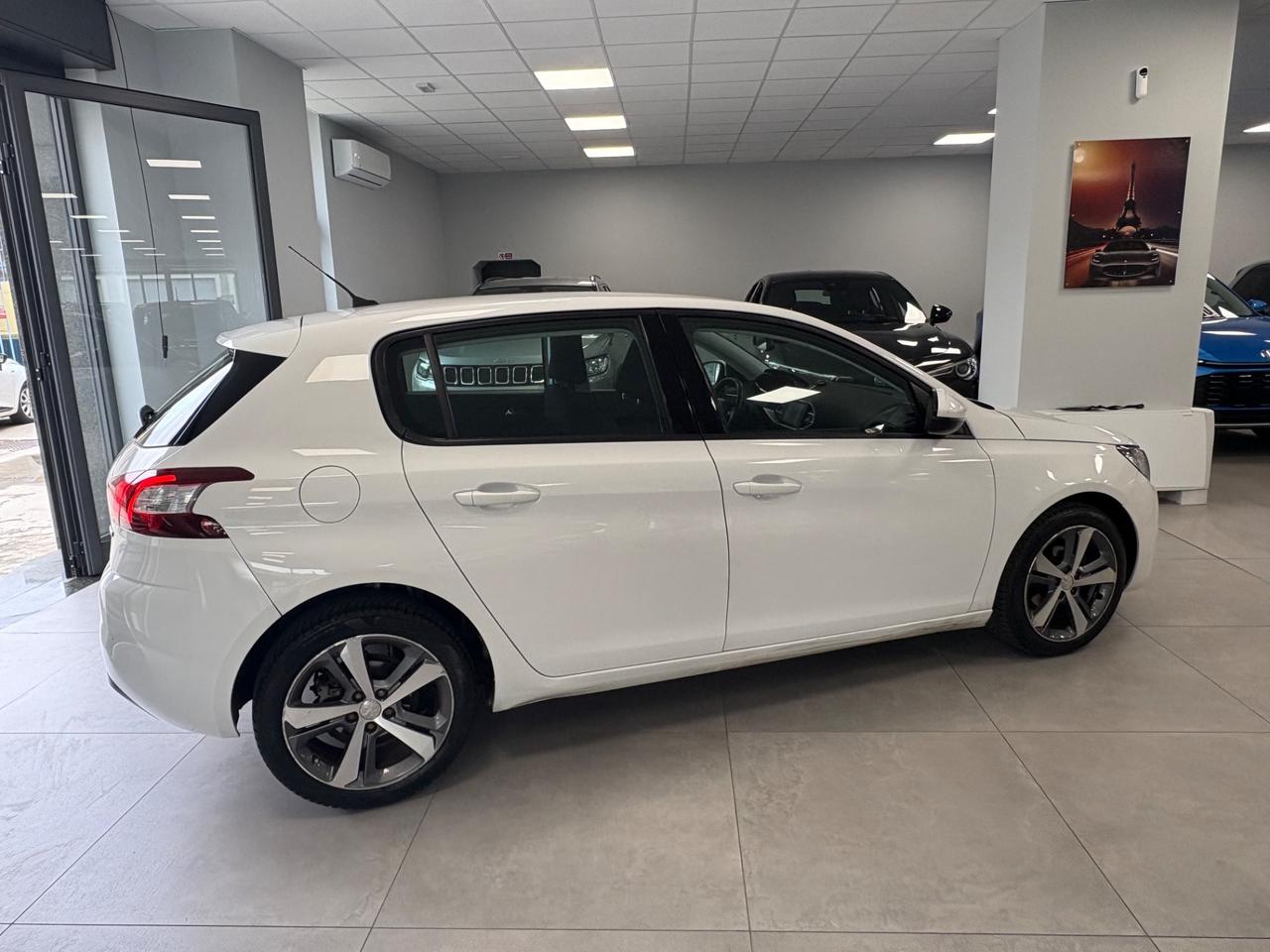 Peugeot 308 1.2 benzina 110cv 2016 neopatentati