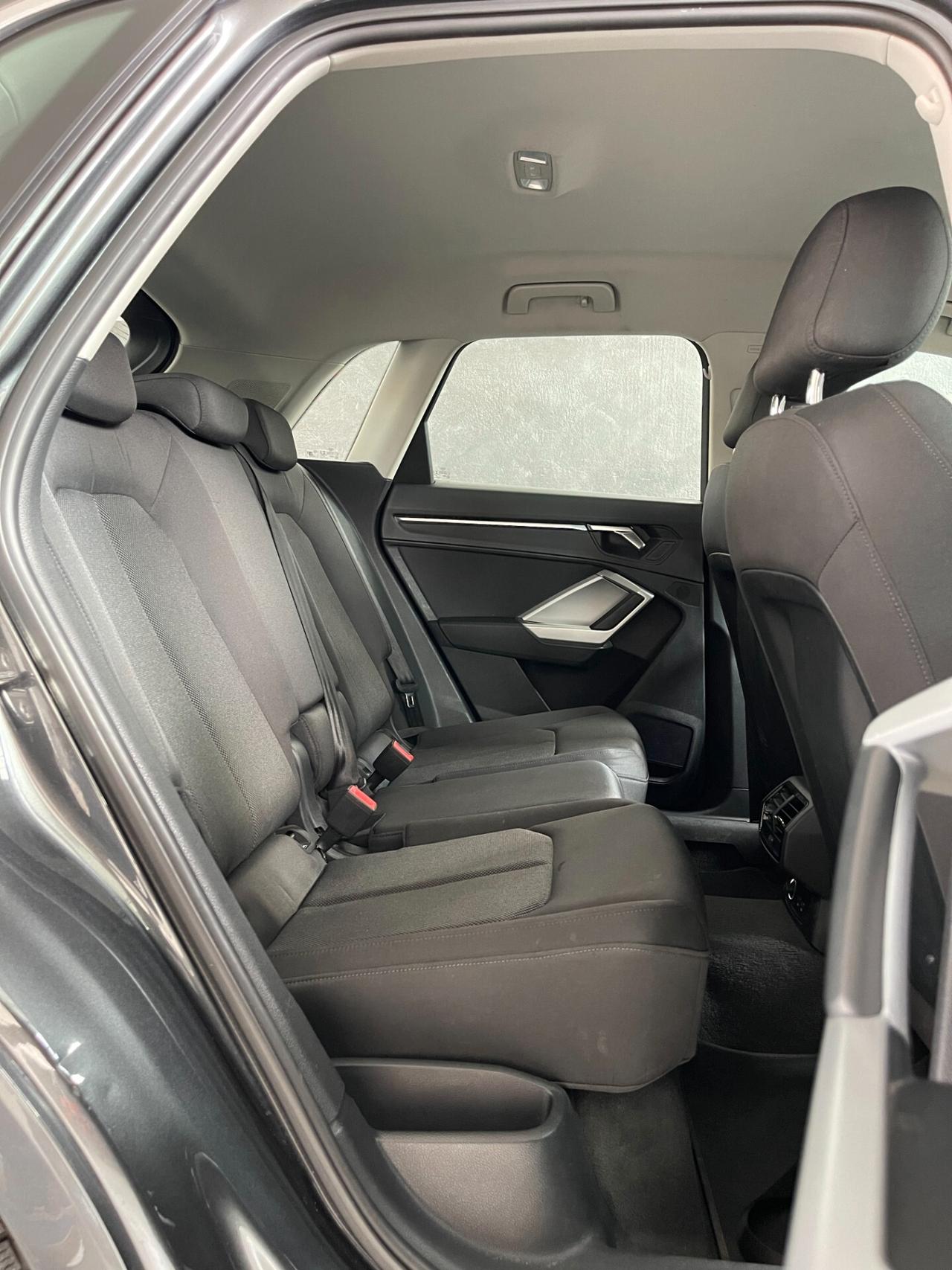 Audi Q3 2.0 TDI 150 CV S tronic line Edition