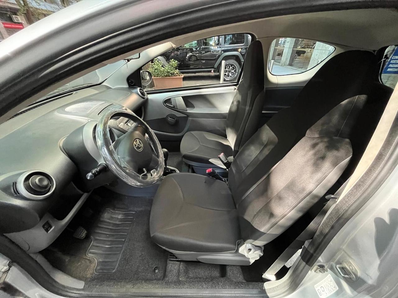 Toyota Aygo 1.0 VVT-i 69 CV 3 porte x-play