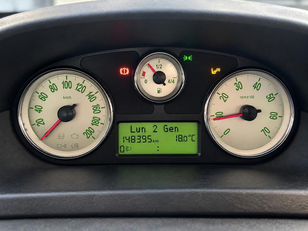 Lancia Ypsilon 1.3 MJT 75 CV Versus