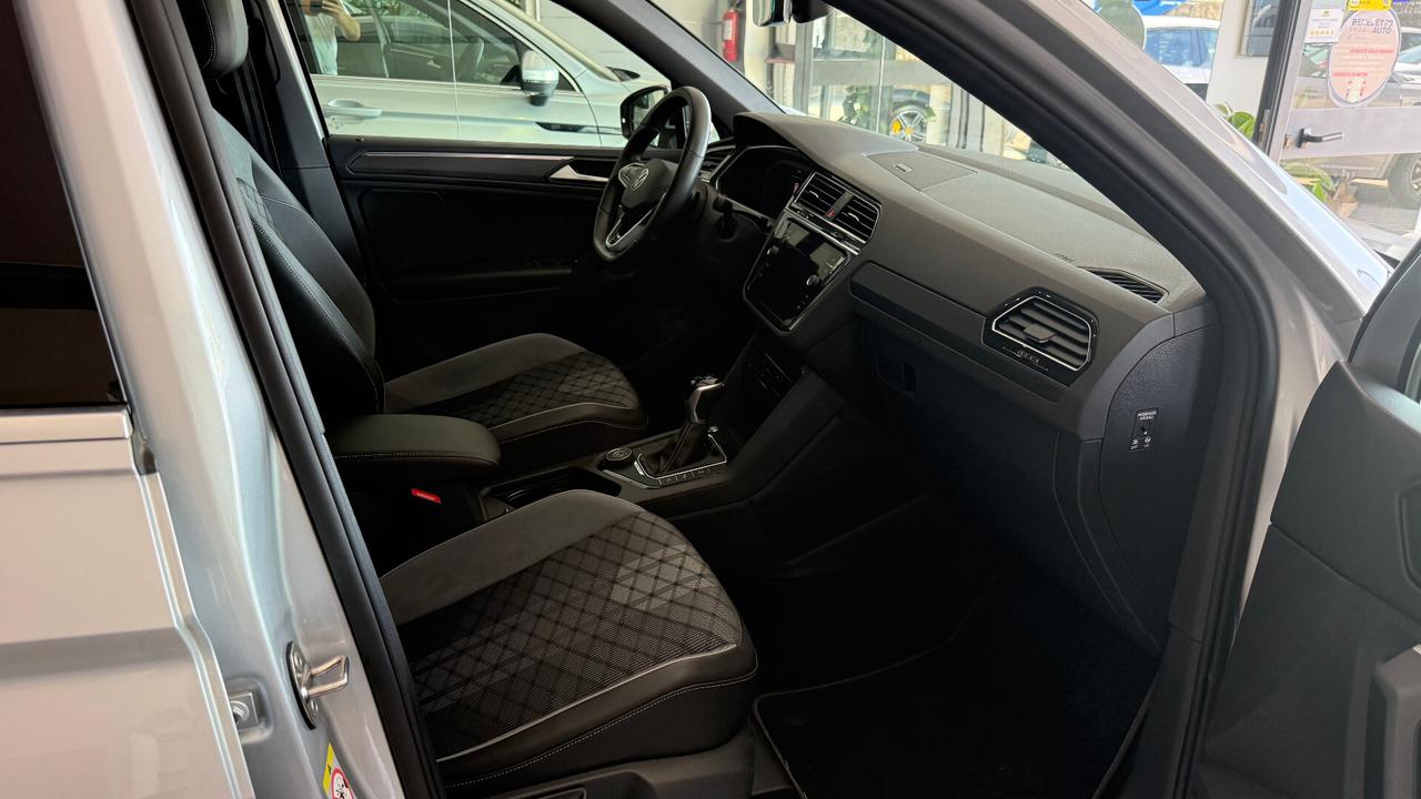 VOLKSWAGEN TIGUAN R LINE 4 MOTION