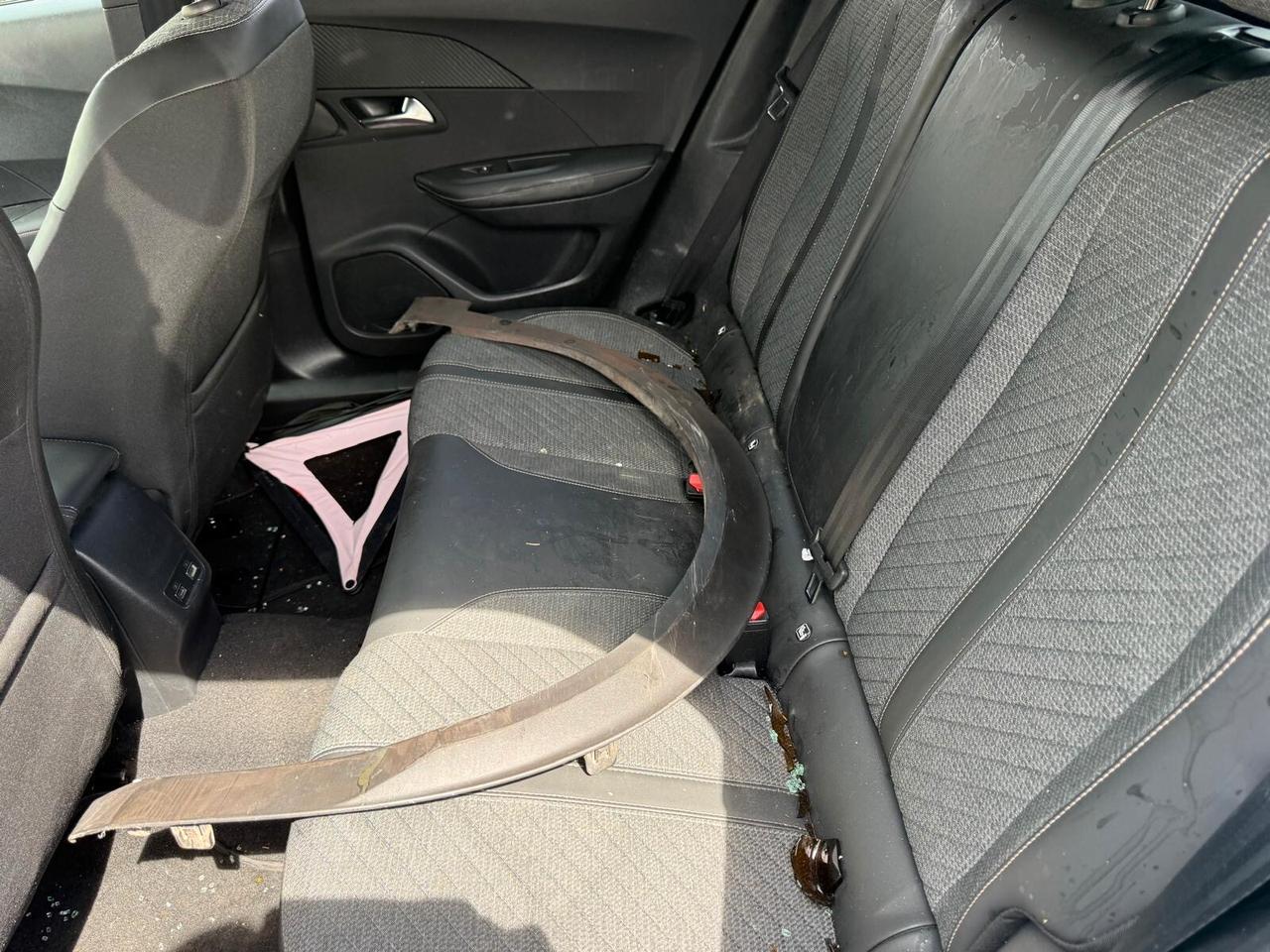 Peugeot 2008 PureTech 100 S&S Allure incidentata