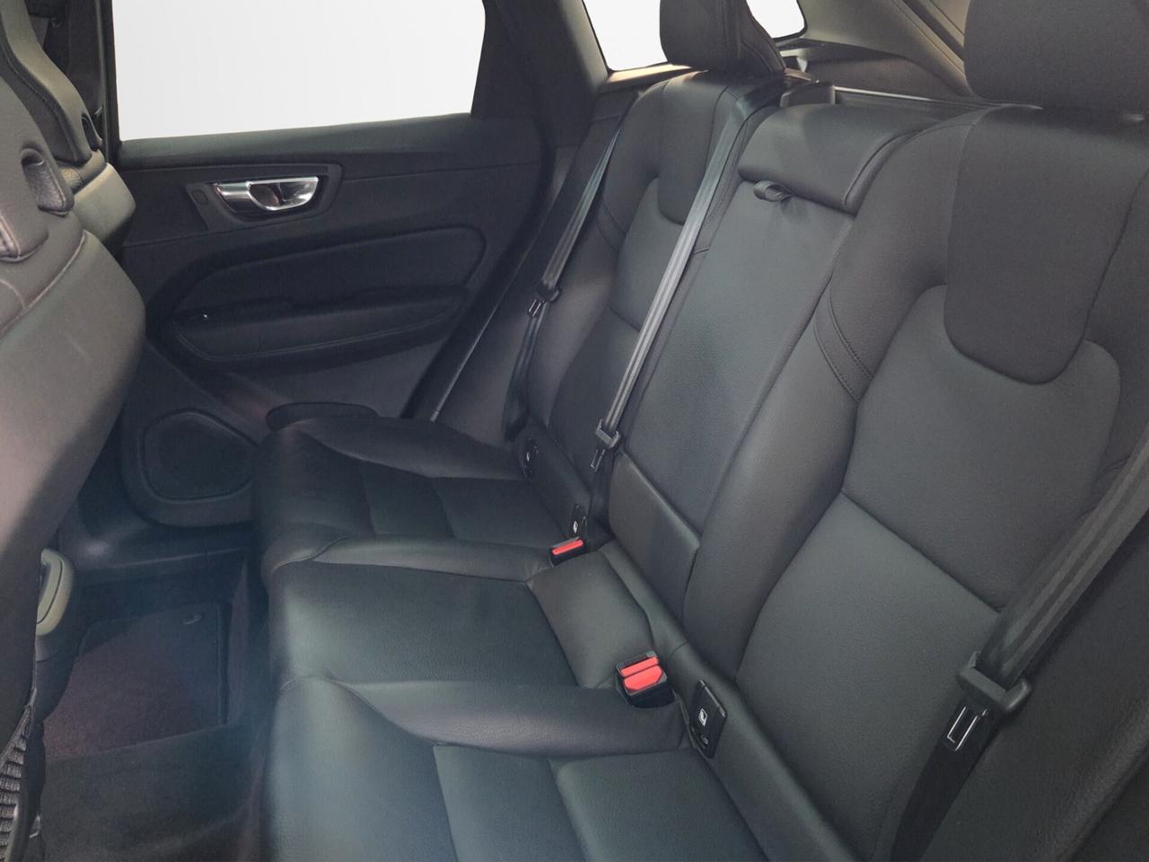 Volvo XC 60 XC60 B4 (d) AWD automatico Plus Dark AUTOCARRO N1