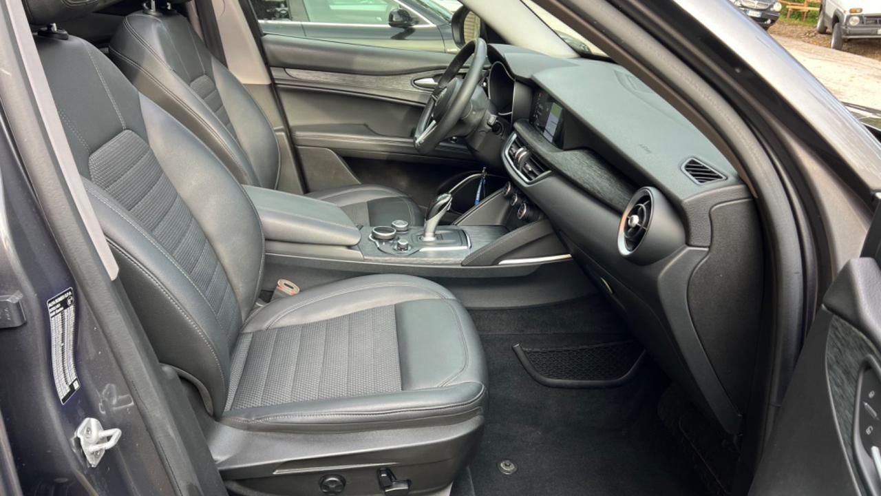 Alfa Romeo Stelvio 2.2 Turbodiesel 210 CV AT8 Q4 Executive