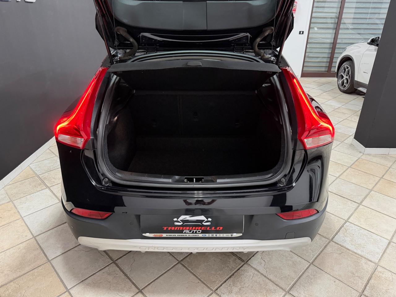 VOLVO V40 2.0 D2 (120) Cross Country Kinetic 2017