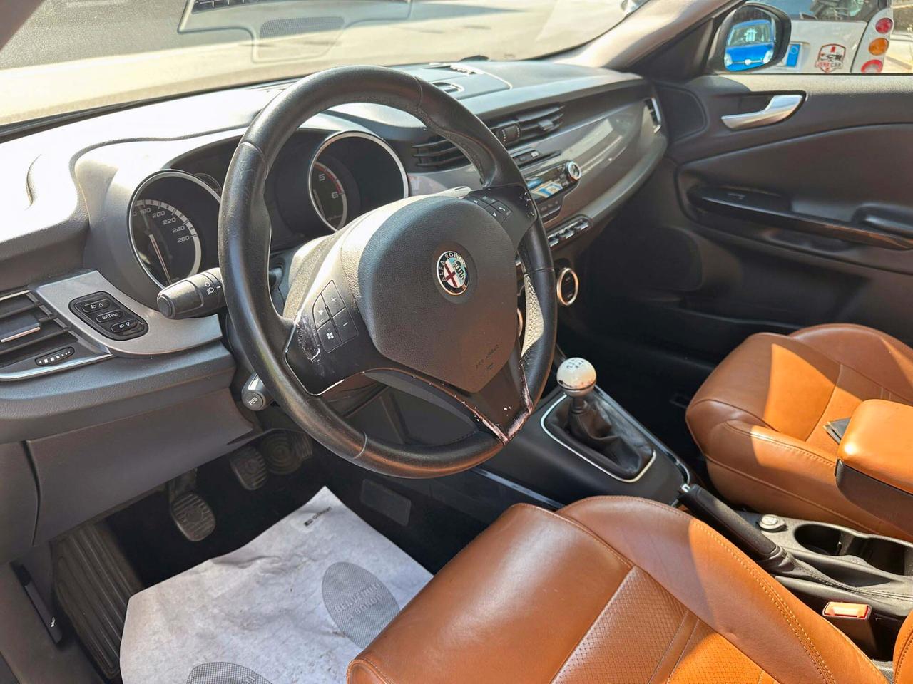 Alfa Romeo Giulietta 2.0 JTDm-2 140 CV Progression interni in pelle