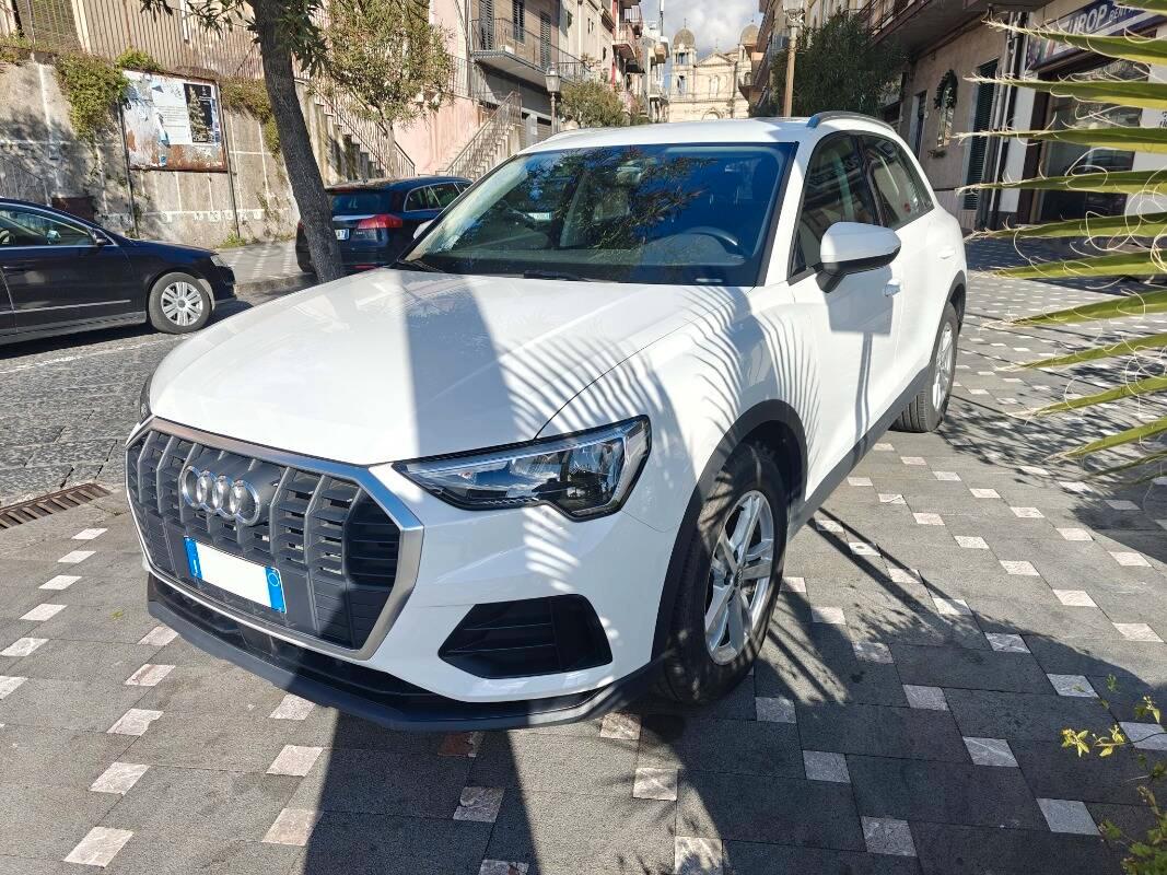 Audi Q3 35 2.0 tdi Business S-Tronic 150CV