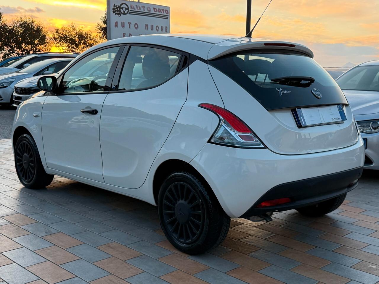 Lancia Ypsilon 1.2 69 cv. ELEFANTINO BLU