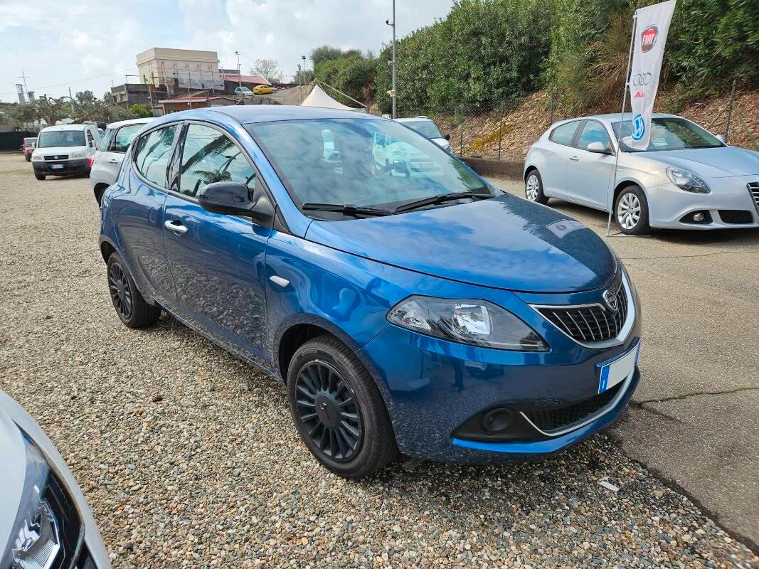 Lancia Ypsilon III 1.0 firefly hybrid Silver s&s 70cv