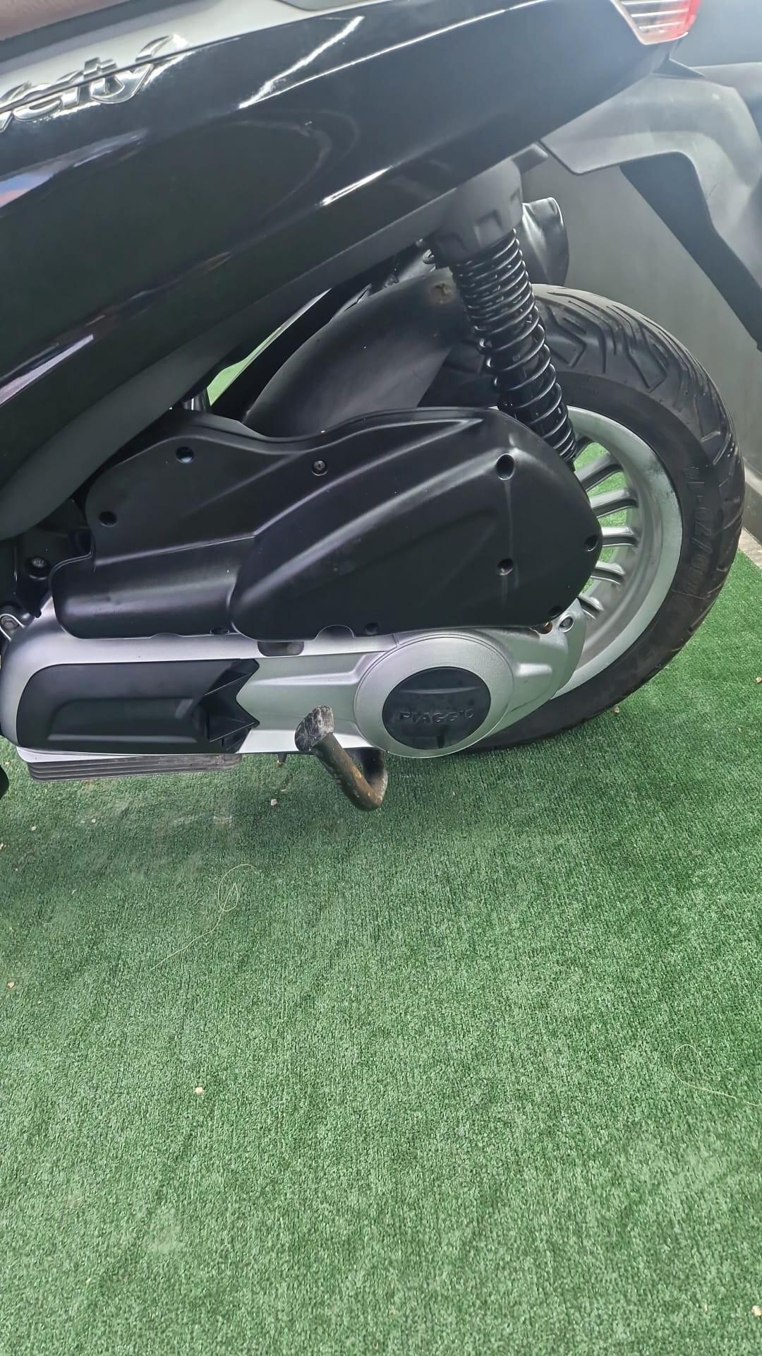 Piaggio Beverly 300 BASE