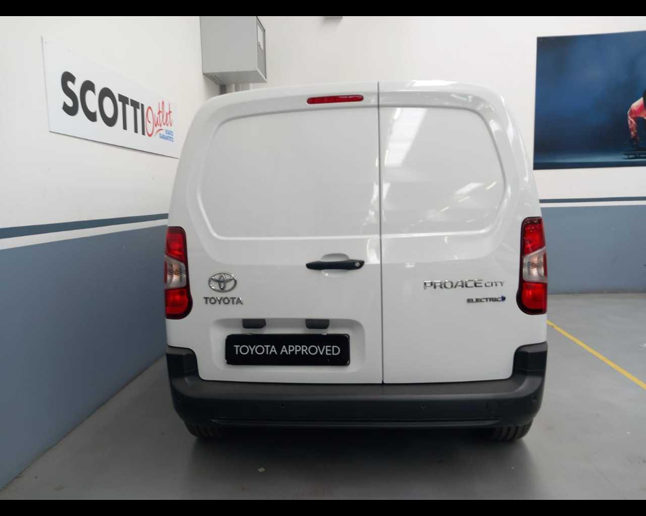 TOYOTA P.CITY EV L1 50KWH S CMF23