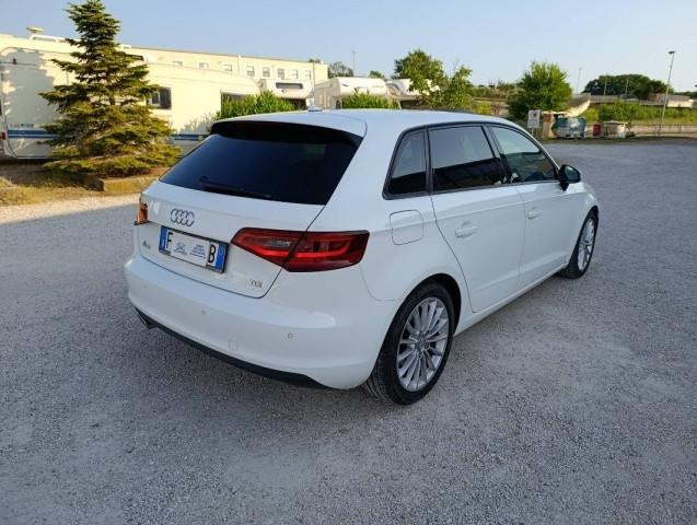 Audi A3 2.0 tdi Attraction 150cv s-tronic E6