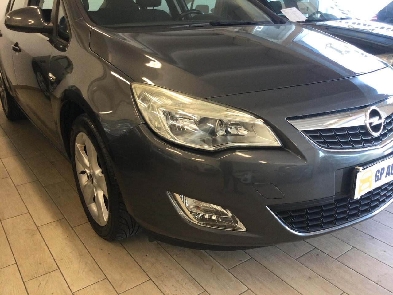 Opel Astra 1.4 100CV 5 porte Cosmo