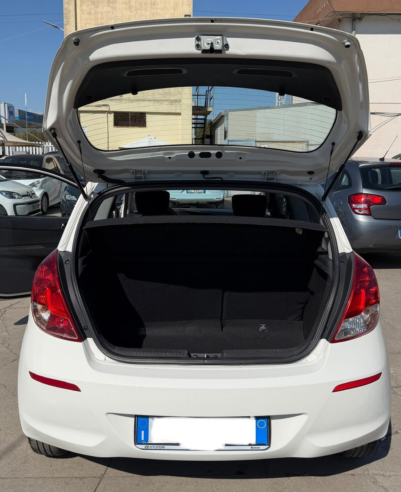 Hyundai i20 1.2 Benz 85CV 3p. Sound Edition