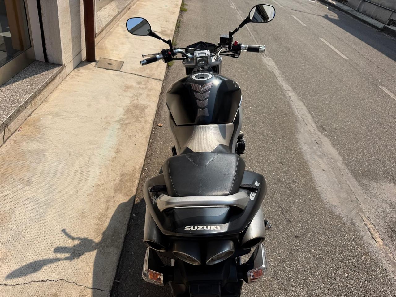 Suzuki GSR 600 ( 2006 - 2011 ) #32