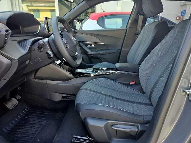 Peugeot 2008 motore elettrico 136 CV Allure