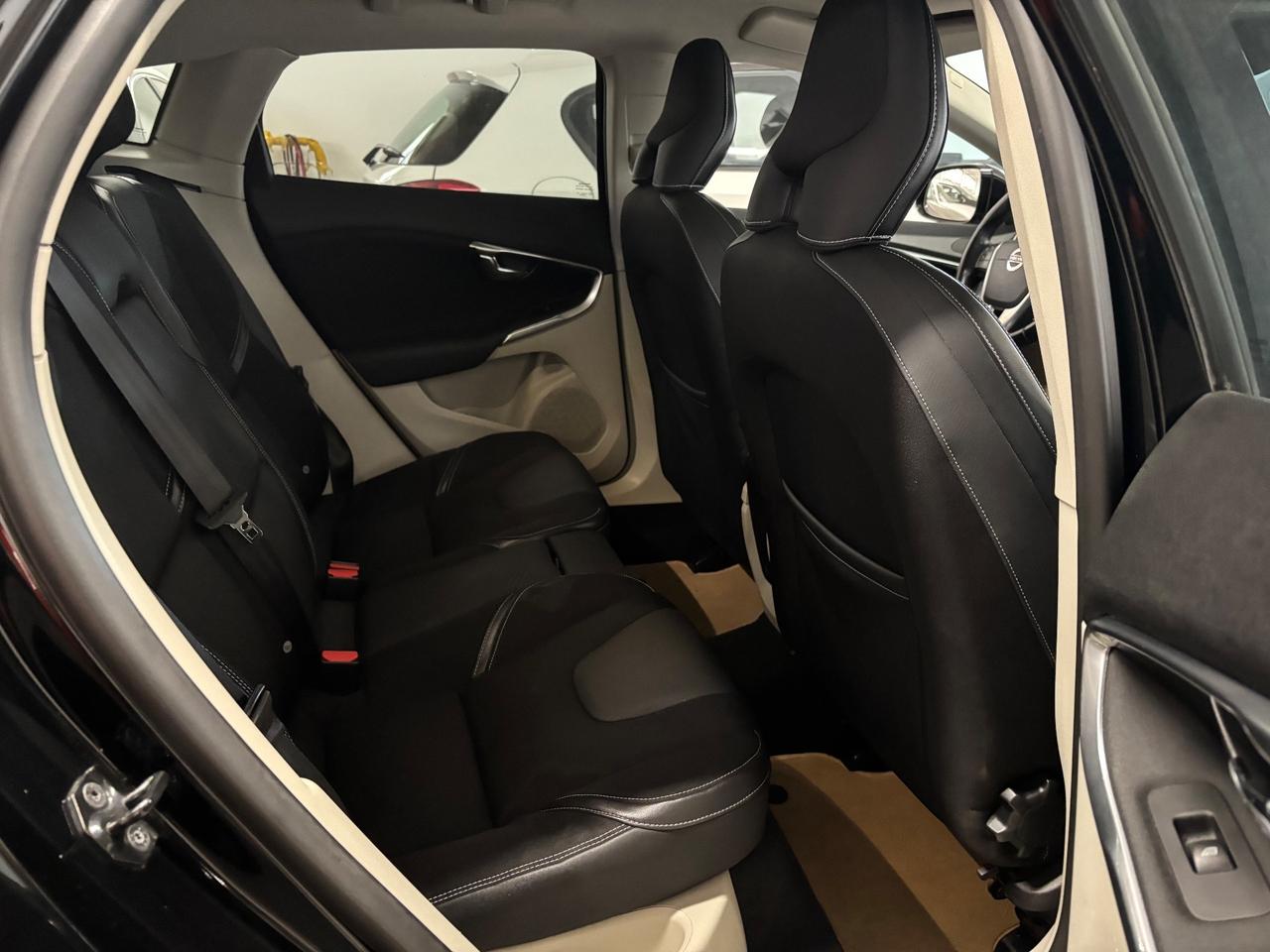 Volvo V40 D2 1.6 |INTERNI B-COLOR|TETTO|