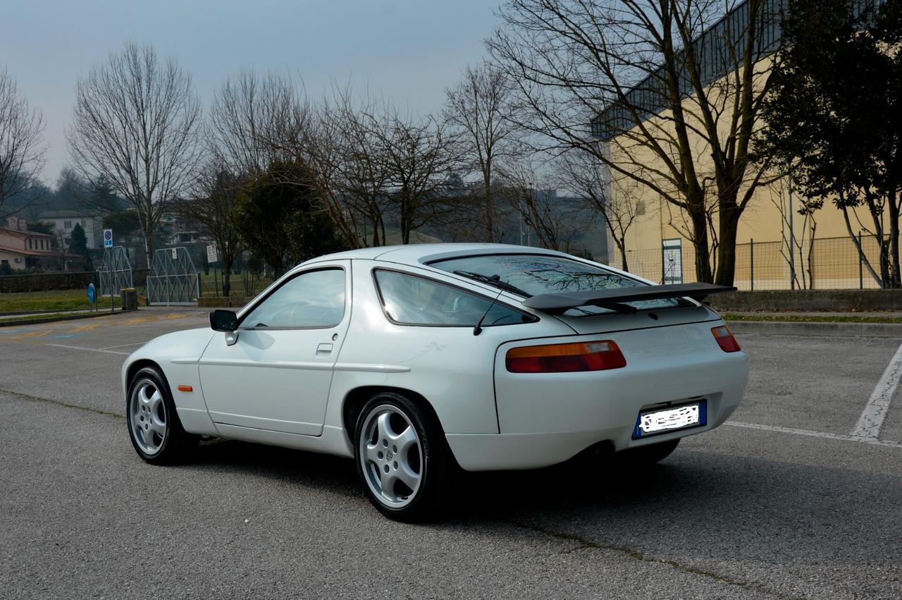 Porsche 928 S4