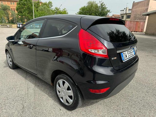 FORD Fiesta + 1.4 TDCi 68CV neopatentati come foto