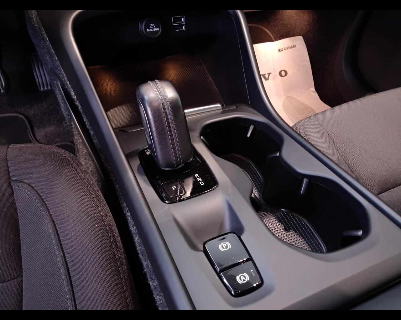VOLVO XC40 - XC40 1.5 t3 Momentum 163cv auto my21