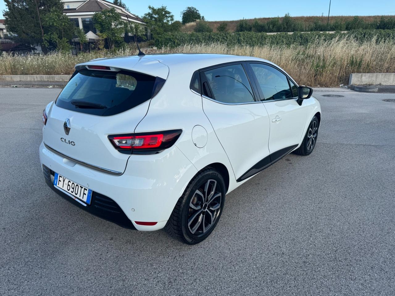 Renault Clio dCi 8V 75 CV 5 porte Moschino Life N 1 (autocarro)